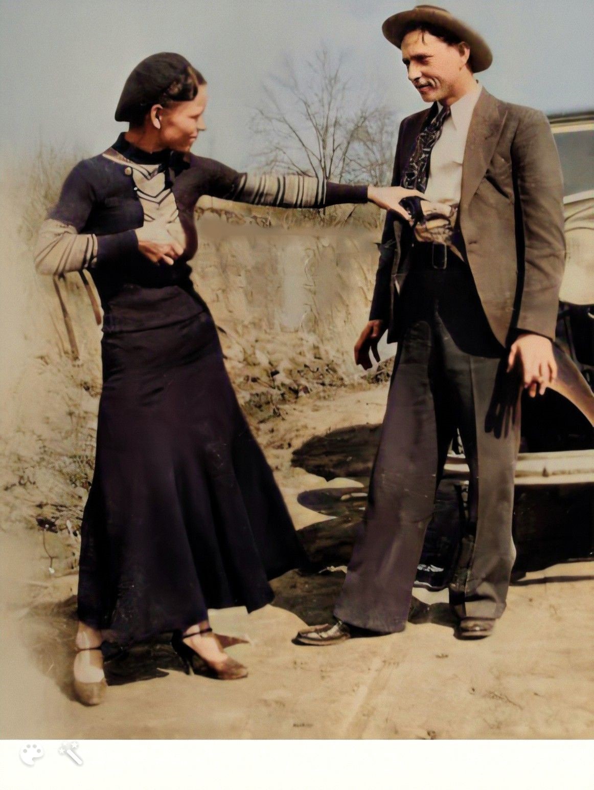 Vintage photos of Bonnie and Clyde