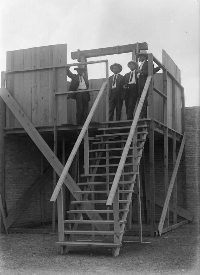 Gallows in Texas 1916 | Famous Outlaws' Humorous Last Words
