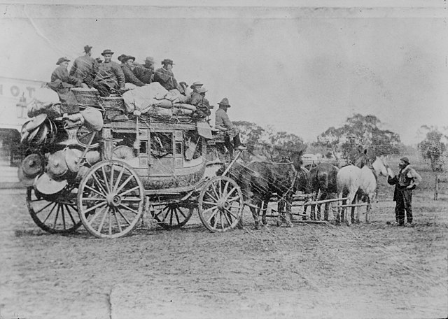 American settlers travelling to the Old West