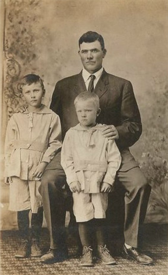 Young Dalton Brothers and their father
